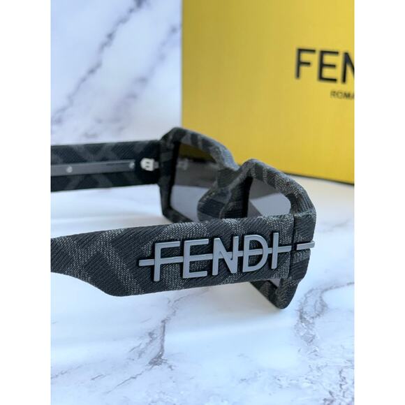NEW Fendi FE40074U Limited Edition Sunglasses $1050 - Picture 7 of 9